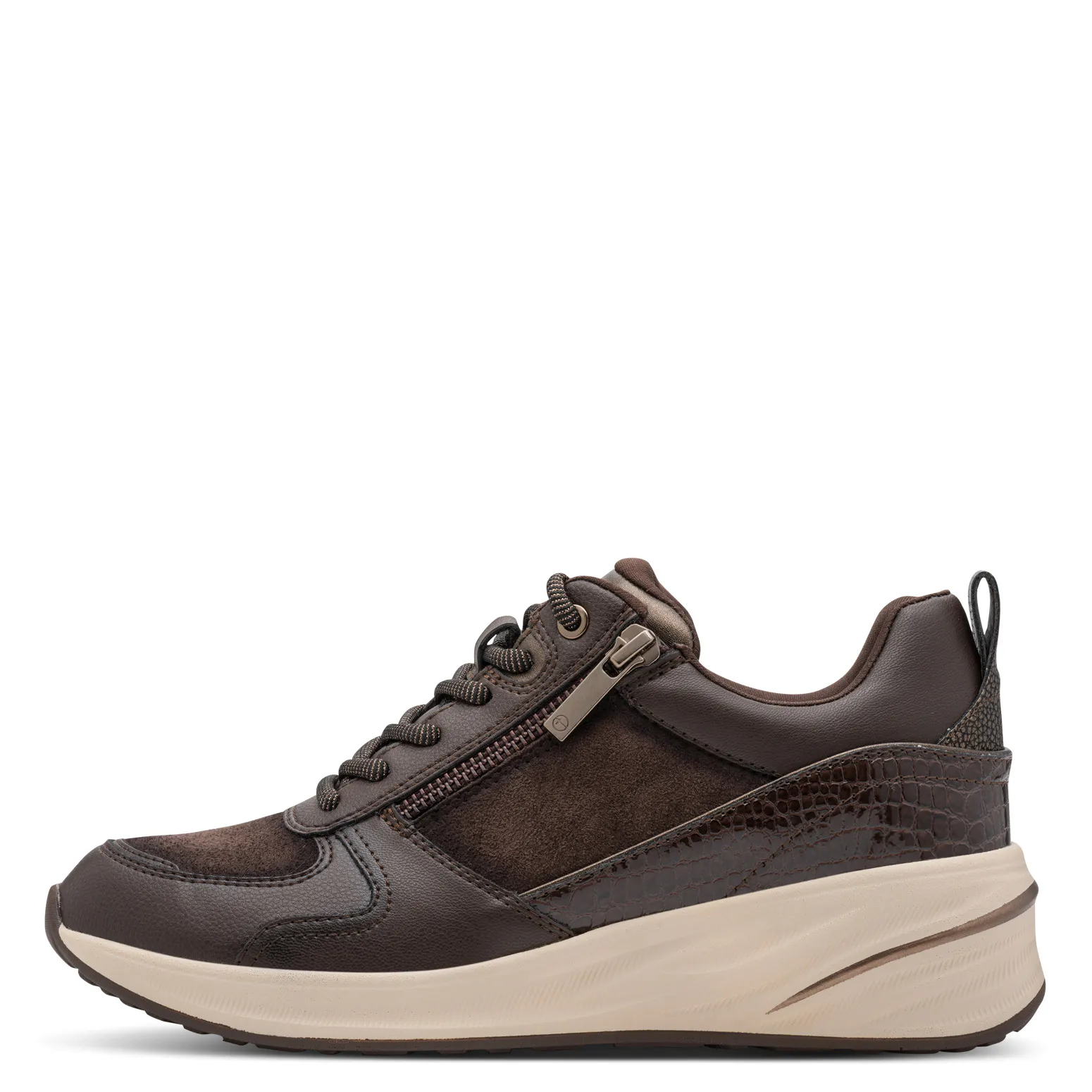 Baskets marron compensées Tamaris pour femme. Référence : 23754-45 303 Mocca comb. Disponible chez Chauss'Family magasin de chaussures à Issoire.