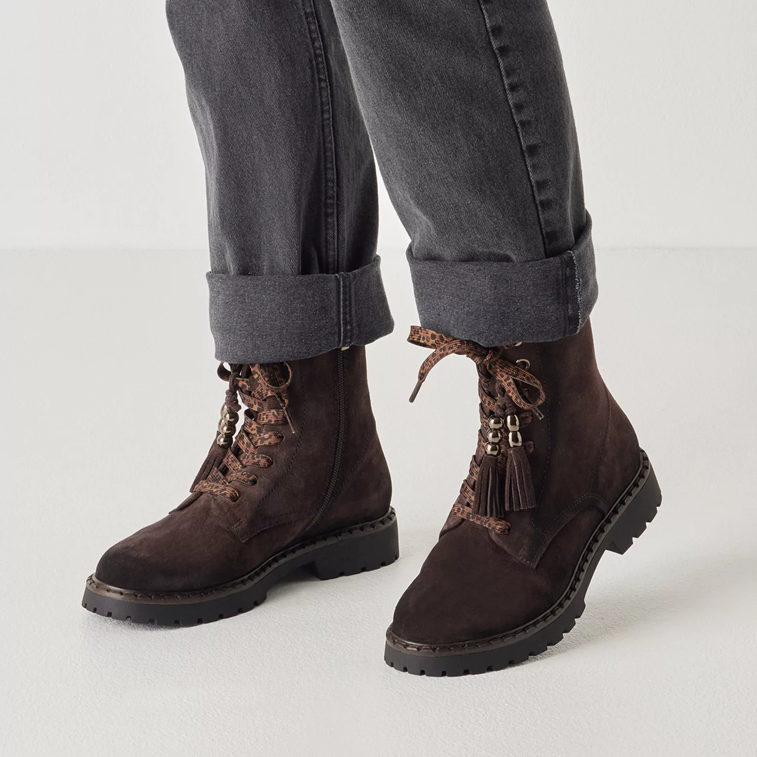Bottines marron à lacets de la marque Tamaris pour femme. Référence : 25284-47 304 Mocca. Disponible chez Chauss'Family magasin de chaussures à Issoire.