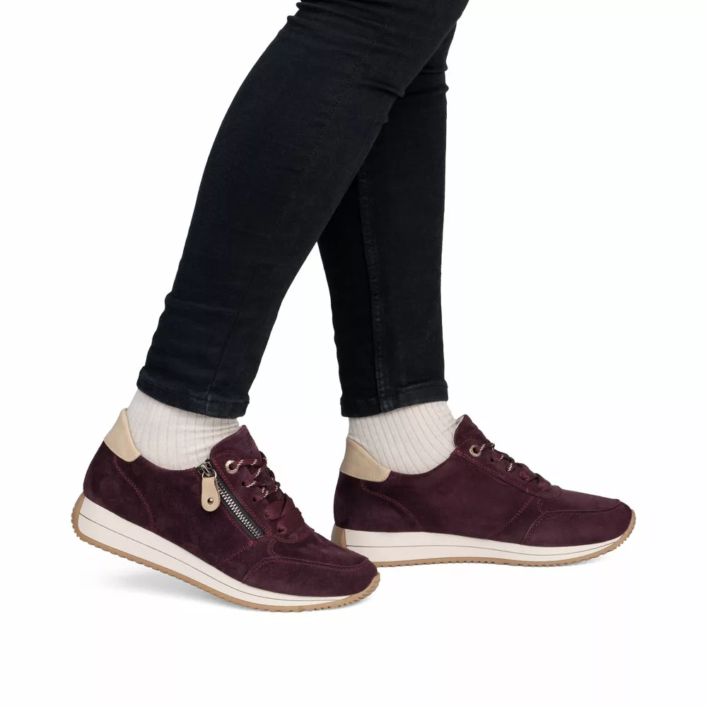 Baskets Bordeaux pour femme Remonte. Référence : D0H19-30 Bordeaux. Disponible chez Chauss'Family magasin de chaussures à Issoire.