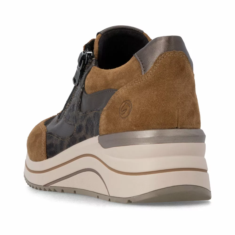 Baskets compensées marron et léopard pour femme Remonte. Référence : D0T23-24 Marron. Disponible chez Chauss'Family magasin de chaussures à Issoire.
