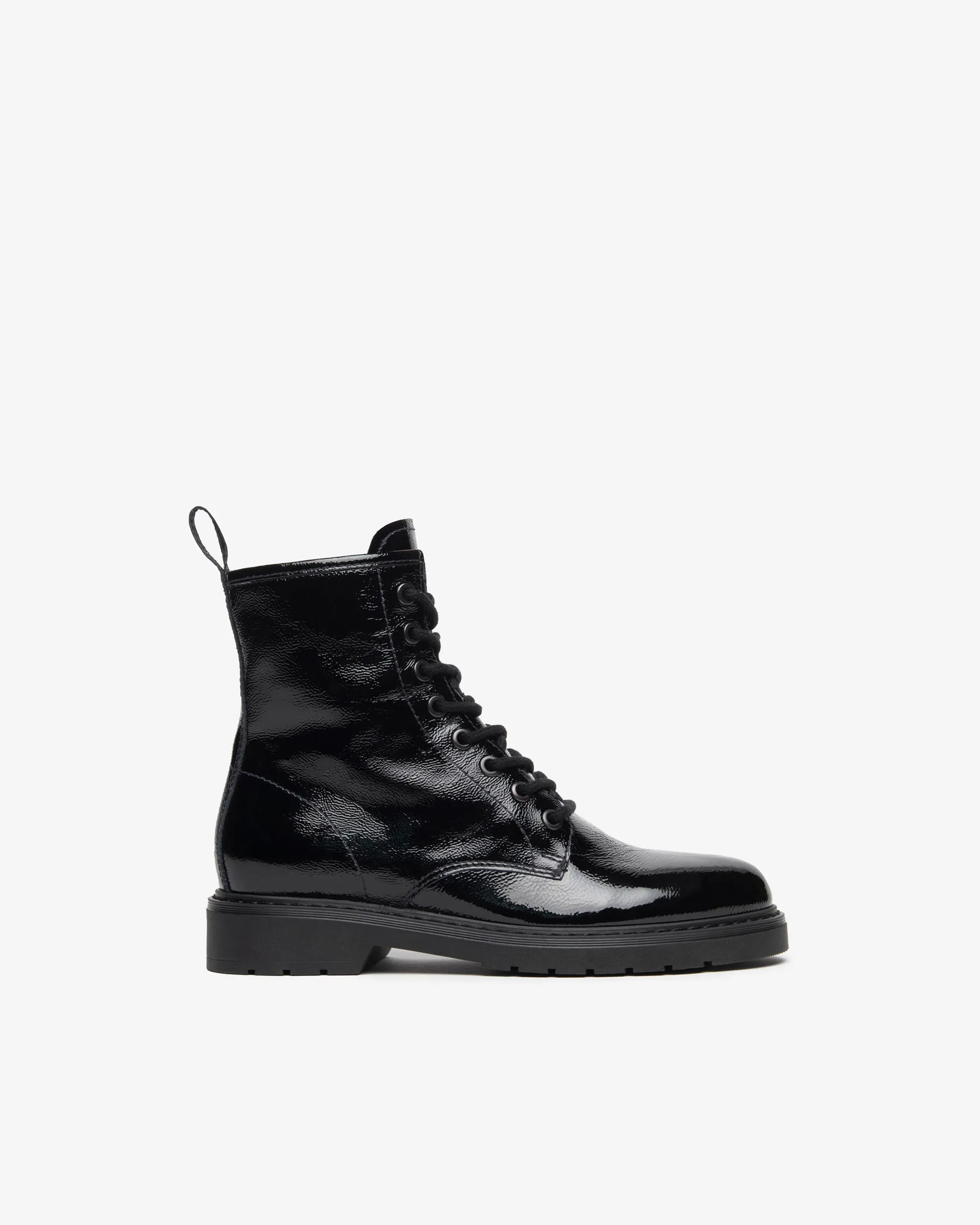 Bottines noires vernies femme marque NeroGiardini. Référence I309180D 100 Nero. Disponible chez Chauss'Family magasin de chaussures à Issoire.