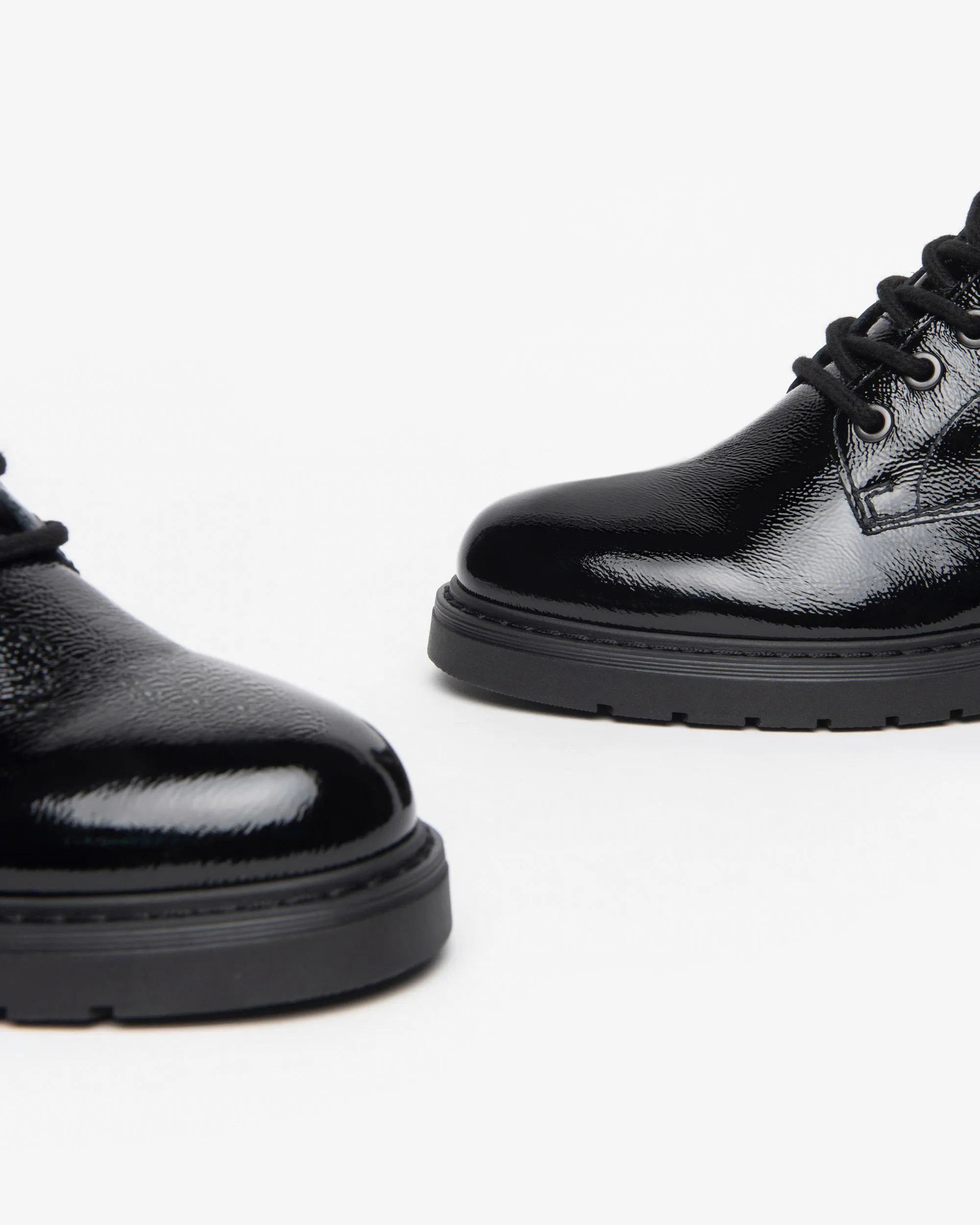 Bottines noires vernies femme marque NeroGiardini. Référence I309180D 100 Nero. Disponible chez Chauss'Family magasin de chaussures à Issoire.