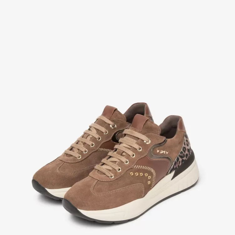 Baskets marron et léopard femme marque NeroGiardini. Référence I617372D 442. Disponible chez Chauss'Family magasin de chaussures à Issoire.