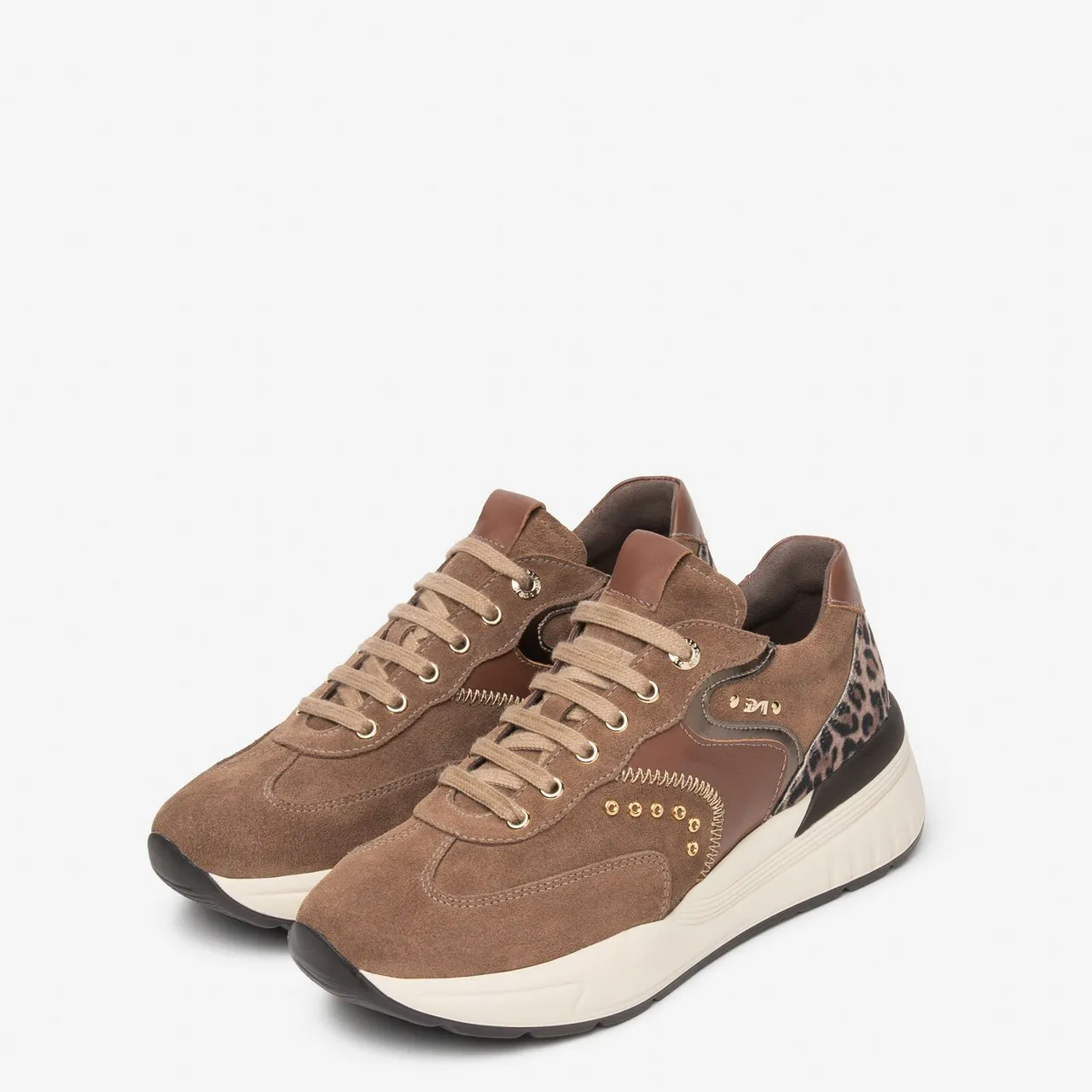 Baskets marron et léopard femme marque NeroGiardini. Référence I617372D 442. Disponible chez Chauss'Family magasin de chaussures à Issoire.