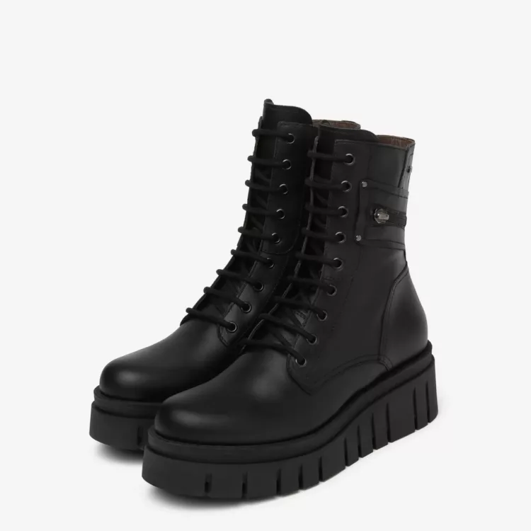 Bottines noires à plateforme femme marque NeroGiardini. Référence I61803D 100 Nero. Disponible chez Chauss'Family magasin de chaussures à Issoire.