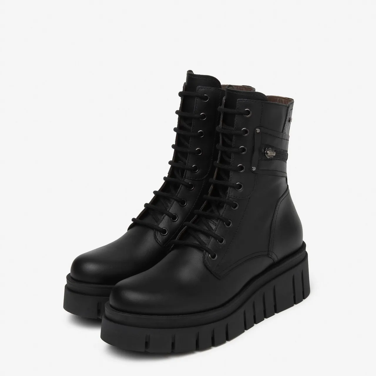 Bottines noires à plateforme femme marque NeroGiardini. Référence I61803D 100 Nero. Disponible chez Chauss'Family magasin de chaussures à Issoire.