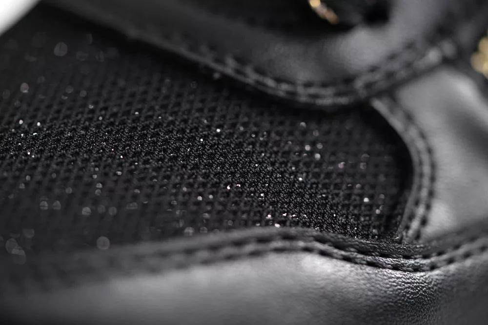 Baskets noires pailletées pour femme Remonte. Référence : D1G08-07 Noir. Disponible chez Chauss'Family magasin de chaussures à Issoire.