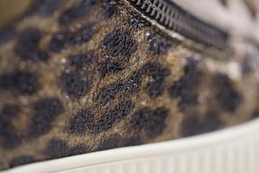 Baskets montantes léopard pour femme marque Remonte. Référence D2E70-90 Bronze . Disponible chez Chauss'Family magasin de chaussures à Issoire.