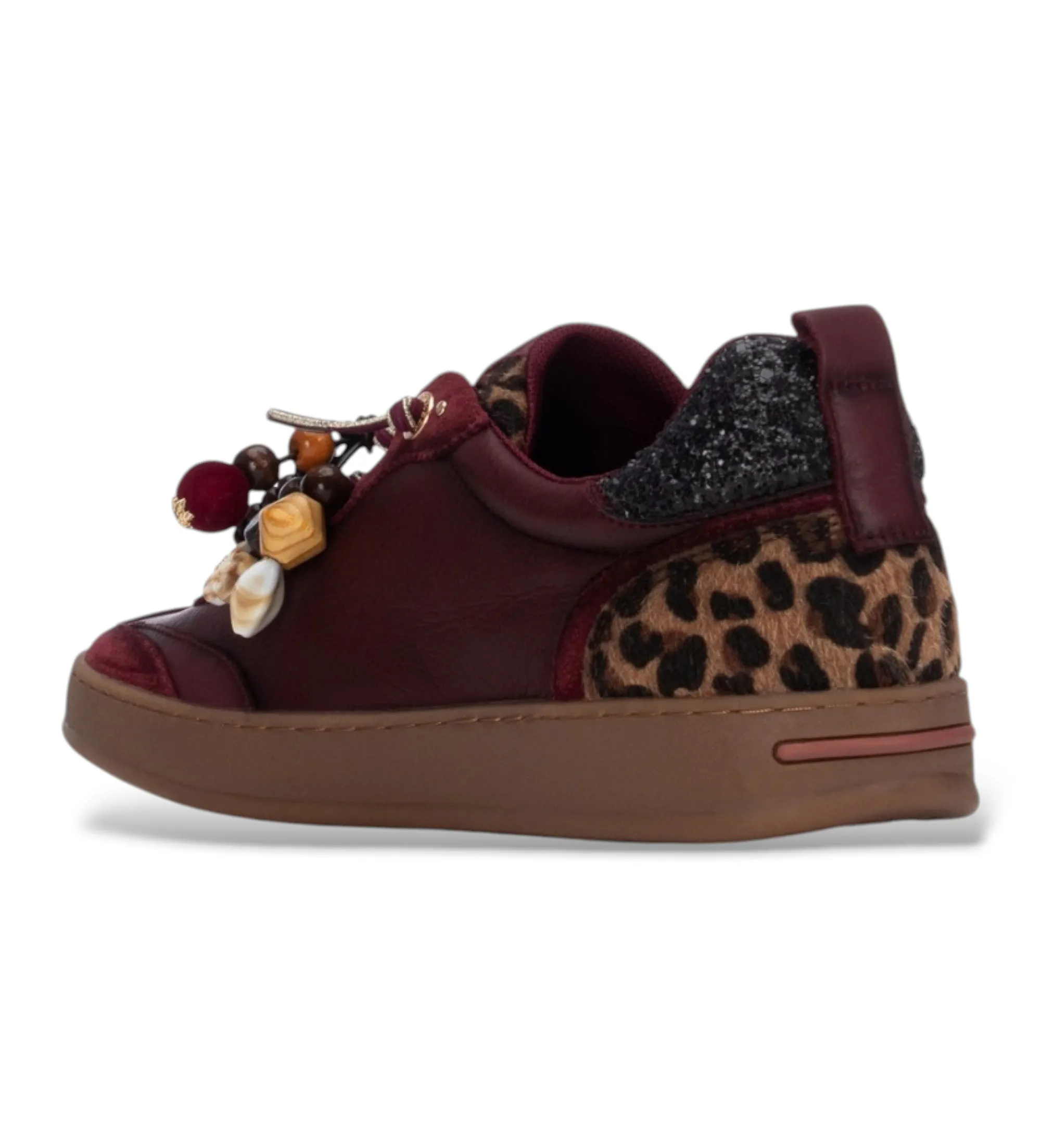 Baskets Bordeaux pour femme Carmela . Référence Zapato 164152 Bordeaux. Disponible chez Chauss'Family magasin de chaussures à Issoire.