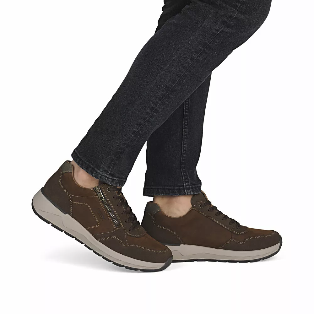 Baskets marron larges pour homme marque Rieker. Référence 11500-22 Marron. Disponible chez Chauss'Family magasin de chaussures à Issoire.