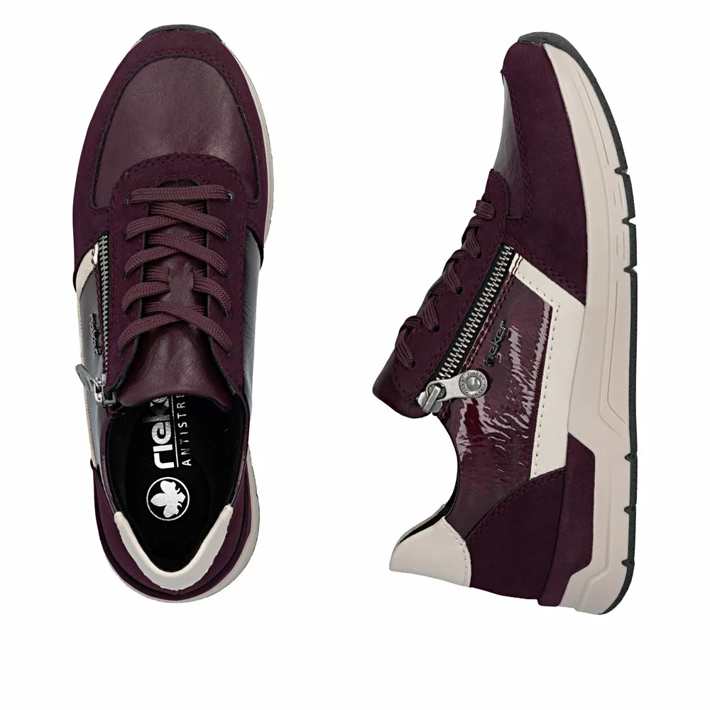 Baskets bordeaux de la marque Rieker pour femme. Référence 58902-35 Bordeaux. Disponible chez Chauss'Family magasin de chaussures à Issoire.