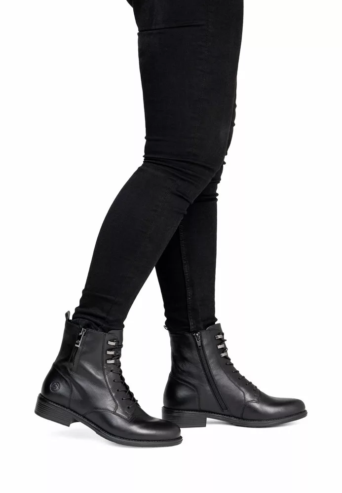 Bottines noires femme marque Remonte. Référence D0F82-00 Noir . Disponible chez Chauss'Family magasin de chaussures à Issoire.