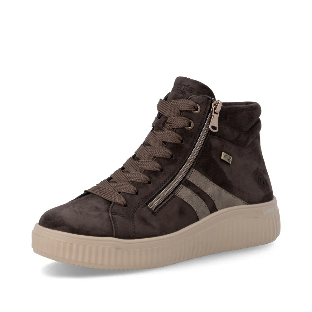 Baskets montantes marron pour femme Remonte. Référence : D3E70-25 Marron. Disponible chez Chauss'Family magasin de chaussures à Issoire.