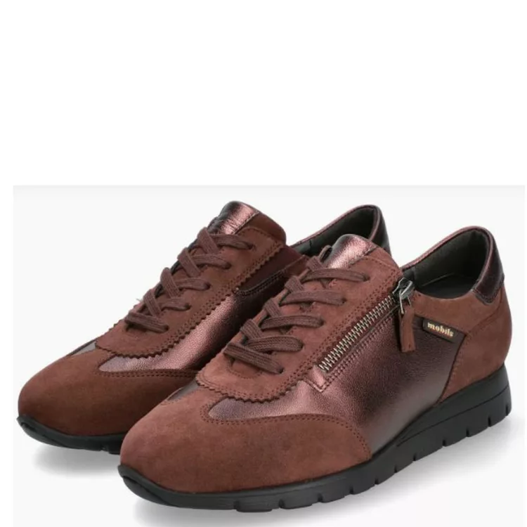 Baskets bordeaux la marque Mobils. Référence Donia bordeaux. Disponible chez Chauss'Family magasin de chaussures à Issoire.
