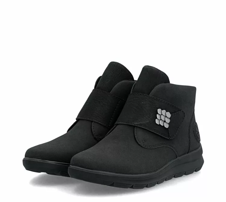 Bottines noires à velcro de la marque Rieker pour femme. Référence : Z0064-00 Noir . Disponible chez Chauss'Family magasin de chaussures à Issoire.